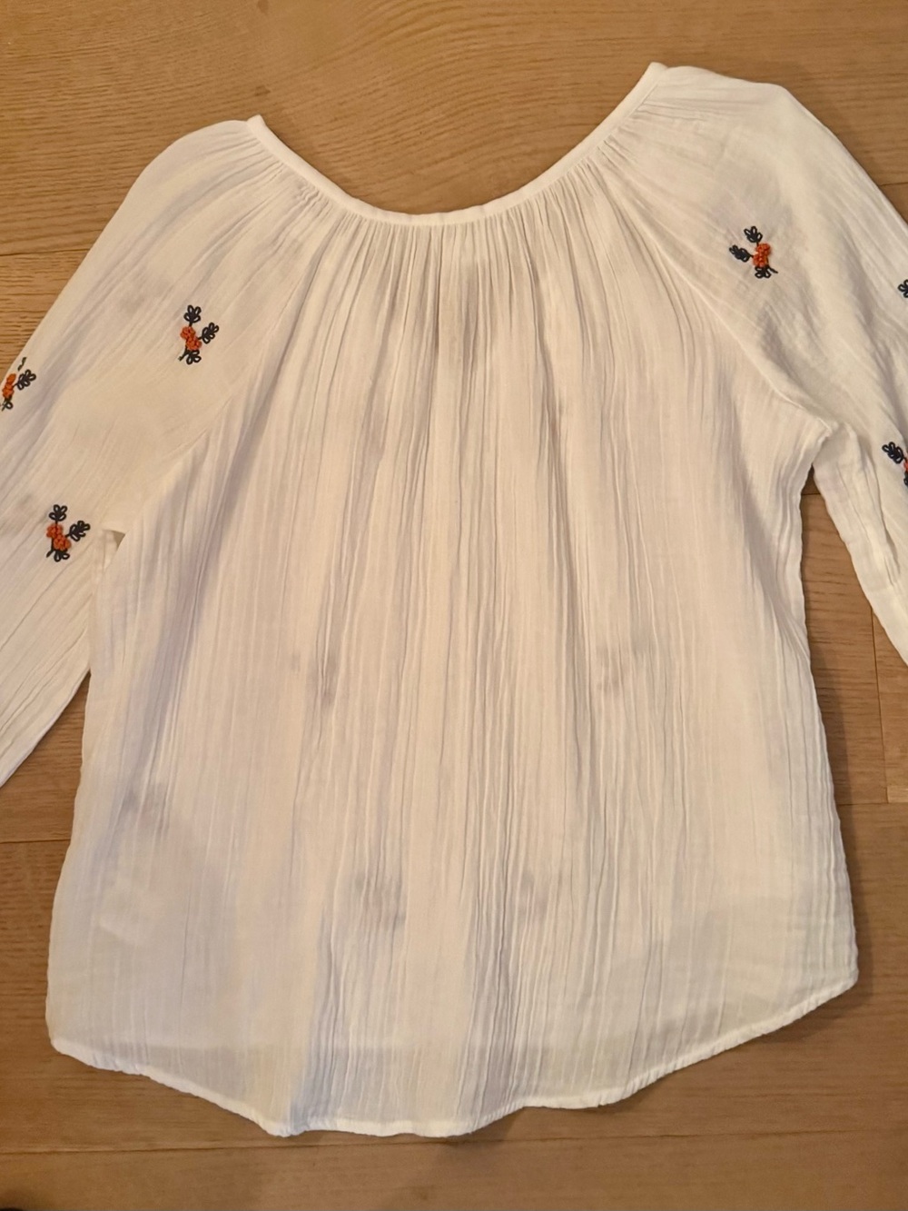 Velvet by Graham & Spencer White Embroidered V-Neck Peasant Top L - Picture 2 of 3